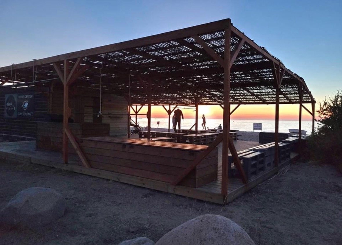 Centre de plong&eacute;e au coucher du soleil