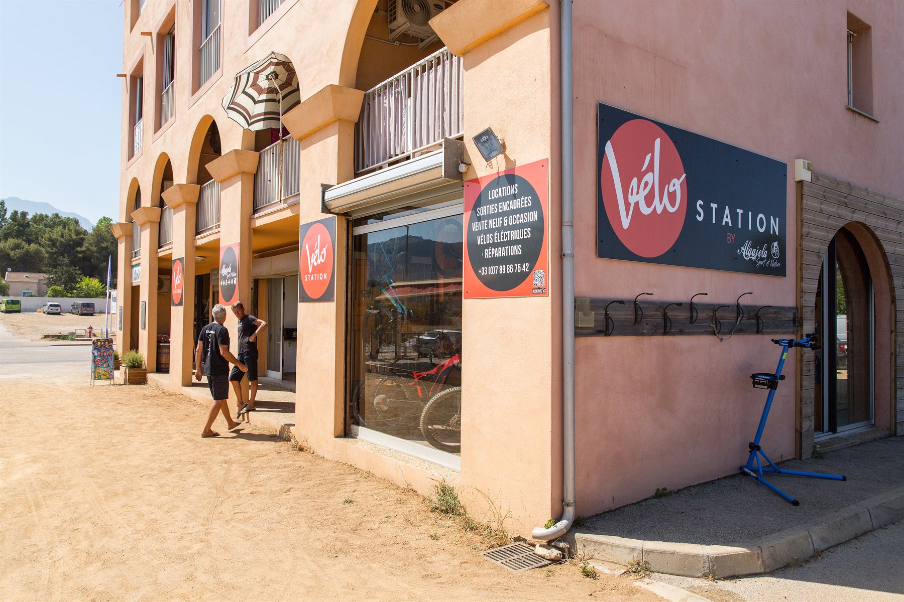Fa&ccedil;ade de la v&eacute;lo station &agrave; Algajola